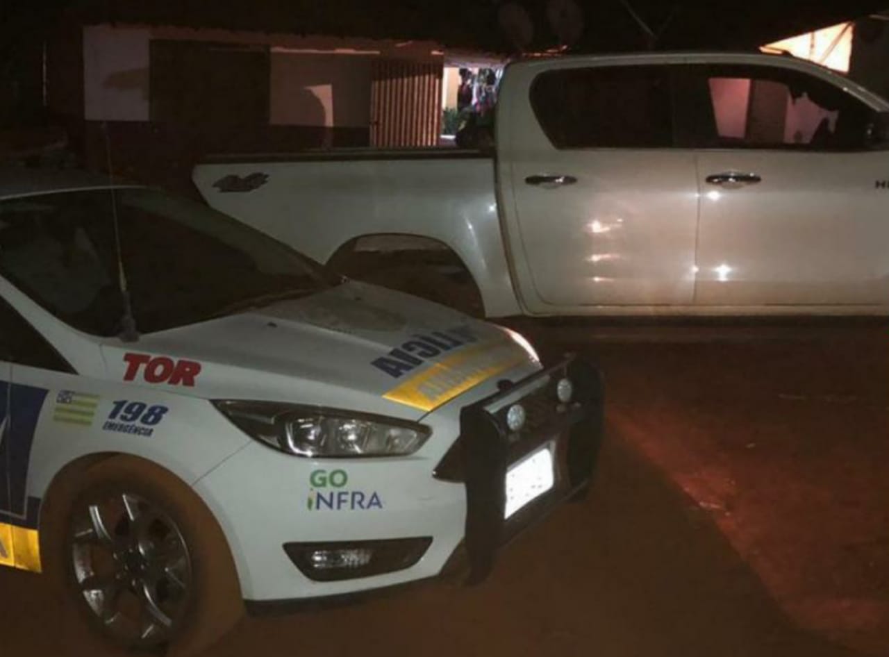 Um homem, que não teve a idade e nome revelados, foi preso suspeito de integrar grupo responsável por furto e clonagem de carros. (Foto: divulgação/PM)