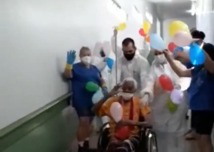 Em Buriti Alegre, idosa de 105 anos é curada da Covid-19