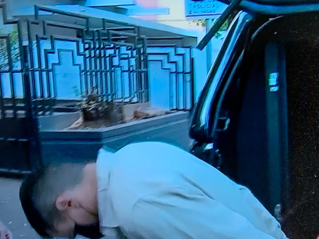 A Polícia Civil prendeu preventivamente o homem suspeito de descumprir medida protetiva, agredir e tentar atropelar a ex-companheira, em Goiânia. (Foto: reprodução)