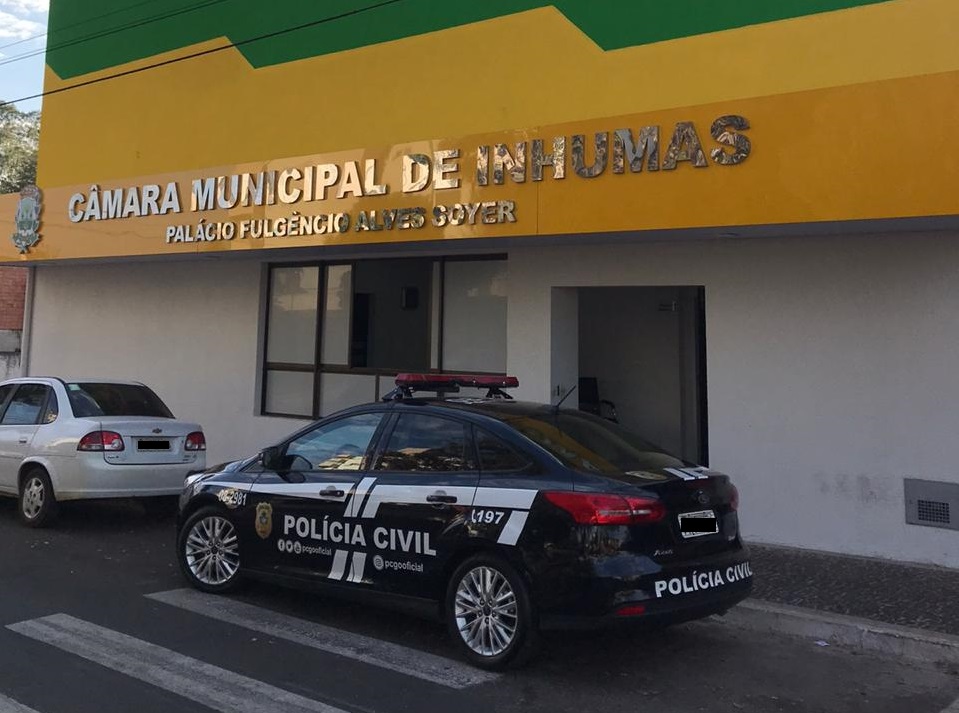 Vereadores e diretora da Câmara de Inhumas são afastados por suspeita de corrupção