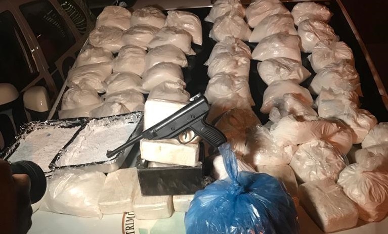 Dois são presos por tráfico de drogas em Águas Lindas de Goiás