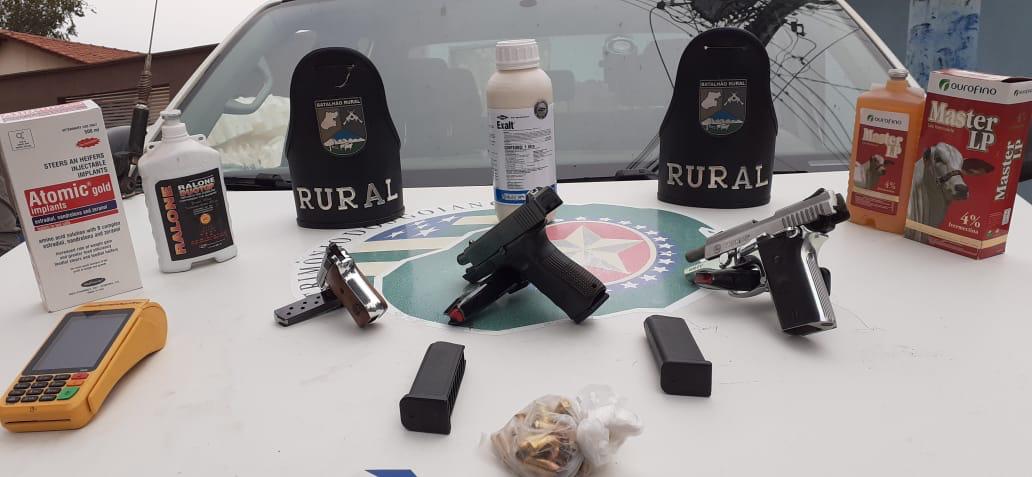 A Polícia Militar (PM) estourou, nesta terça-feira (22), um laboratório de anabolizantes veterinários clandestinos em Goiânia. (Foto: divulgação/PM)