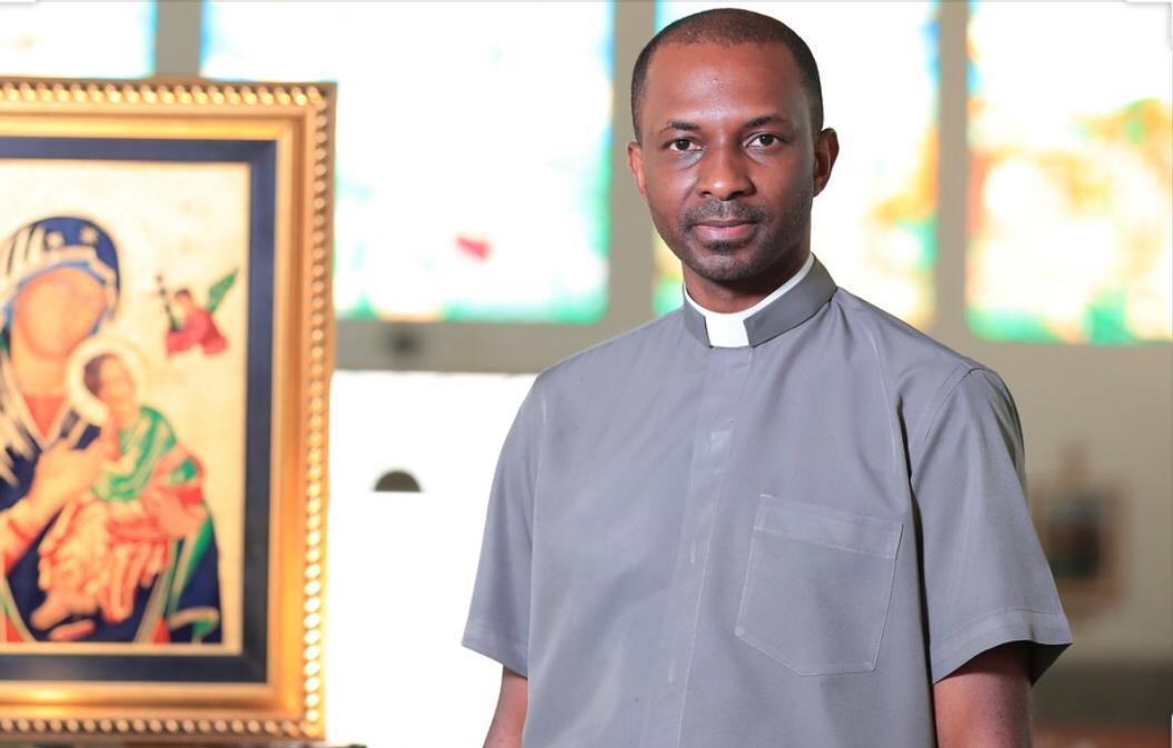 Mais de um mês após o afastamento do padre Robson, o Santuário Basílica de Trindade ganhou um novo reitor, o padre João Paulo Santos. (Foto: Danilo Eduardo/Afipe)