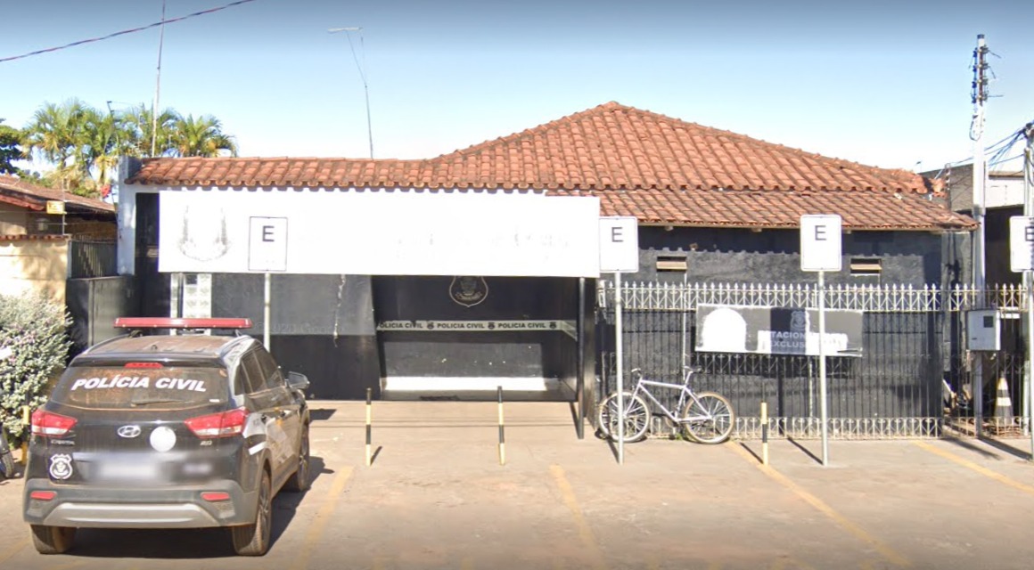 Homem é preso após agredir ex-esposa e desacatar policiais, em Trindade