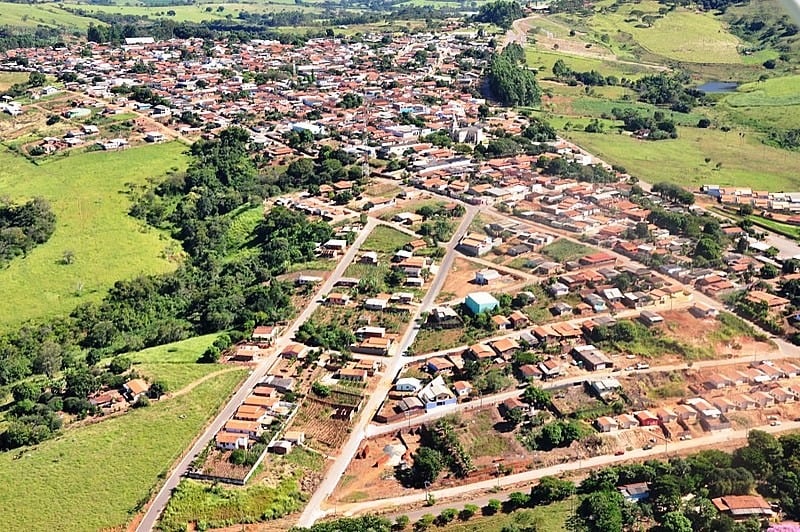 Homem fere esposa e amante com facão e vai preso, em Ouro Verde