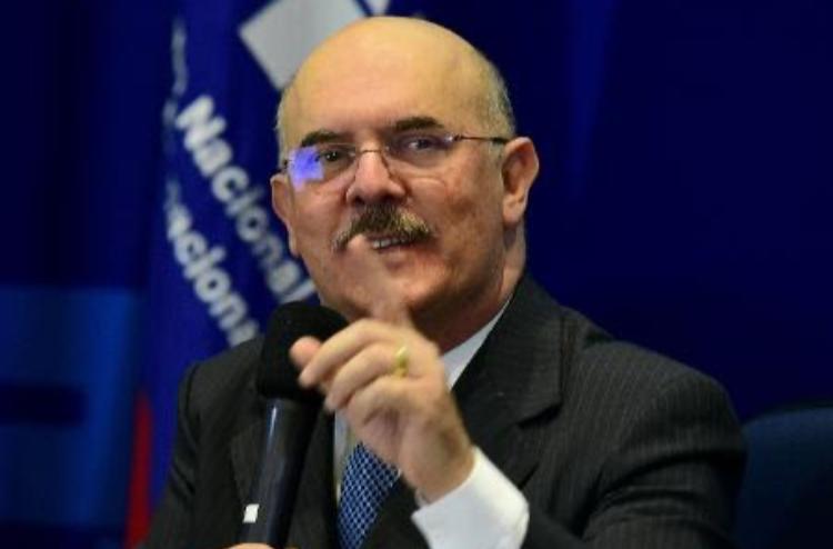 Ministro da Educação atribui homossexualidade a 'famílias desajustadas'
