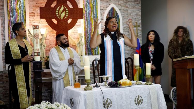 Alexya Salvador celebra culto em igreja em que é pastora (Foto: Arquivo Pessoal)