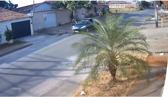 Menor agride e rouba celular de mulher em Aparecida de Goiânia (Foto: Reprodução)