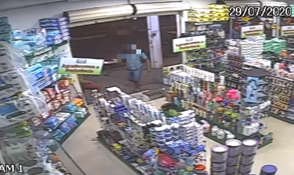 Mulher procurou socorro dentro de uma farmácia (Foto: divulgação/PC)