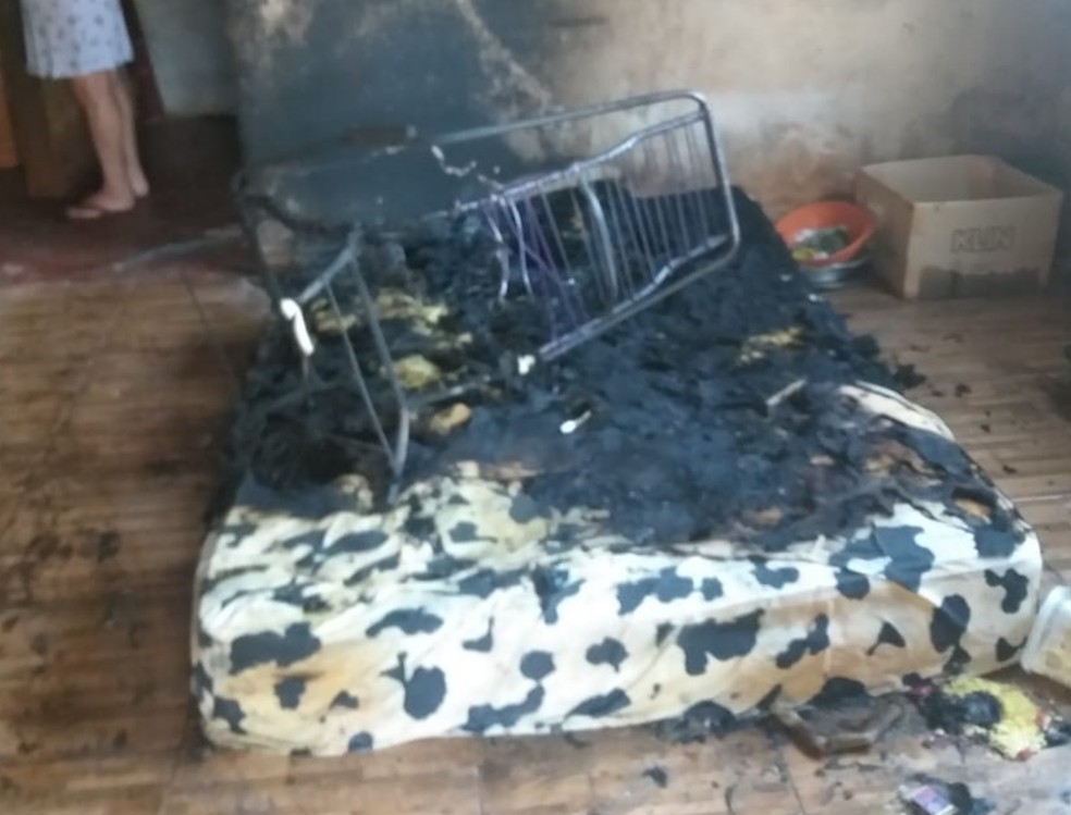 Homem morre em incêndio motivado por briga do namorado