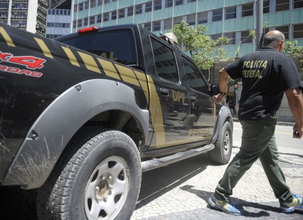 A Polícia Federal cumpre mandados em Goiânia em operação que investiga desvios de recursos públicos na área da Saúde. (Foto: Tânia Rego/Agência Brasil)