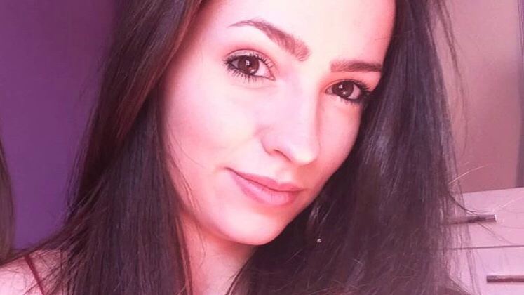 Estudante de enfermagem, a jovem Monique estava no primeiro emprego de carteira assinada após completar os 18 anos (Imagem: Reprodução/Arquivo Pessoal)