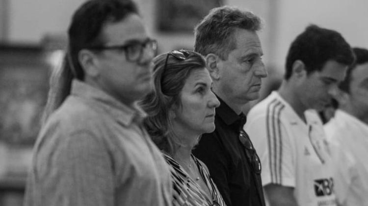 Vice Rodrigo Dunshee (e) e presidente Rodolfo Landim (camisa escura) costuraram acordo a sobreviventes (Imagem: Paula Reis / Flamengo)