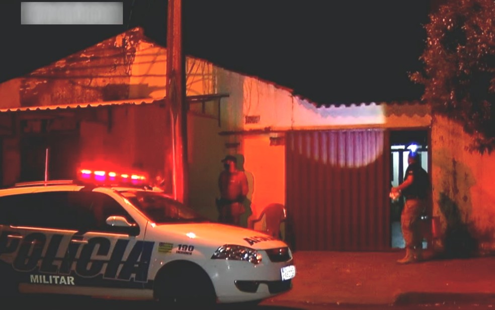 Uma perícia realizada pelo IML identificou lesões antigas no corpo do menino de 2 anos espancado e morto pelo padrasto, em Rio Verde. (Foto: reprodução/TV Anhanguera)