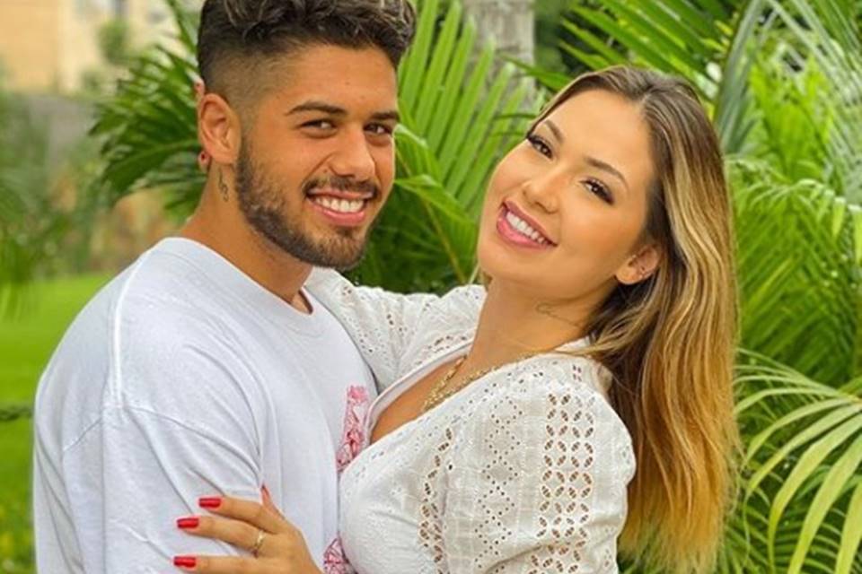 Em outra publicação, influencer aparece com o sogro Leonardo. Virginia Fonseca posa de biquíni e Zé Felipe responde: "Te amo demais" Zé Felipe e Virgínia Fonseca completam três meses de casados com declaração Virgínia Fonseca Zé Felipe diz que ainda não fez sexo com Virginia após nascimento da filha Funcionário de clínica faz leilão com exame de Virgínia e Zé Felipe, diz colunista