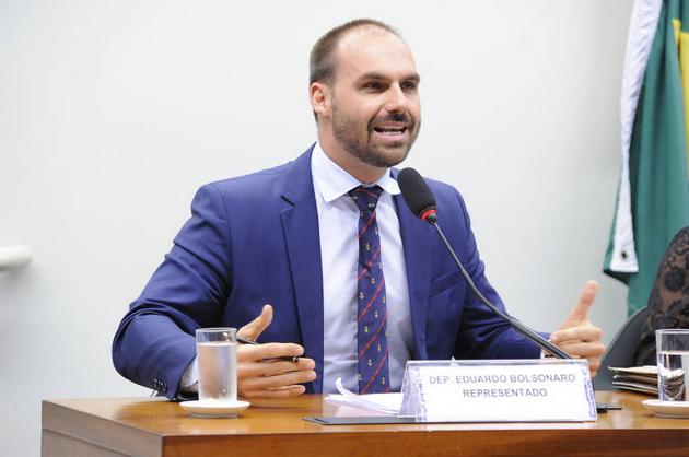 "São uns filhos da p...", diz Eduardo Bolsonaro sobre irmãos Weintraub (Foto: Gilmar Felix / Câmara dos deputados)