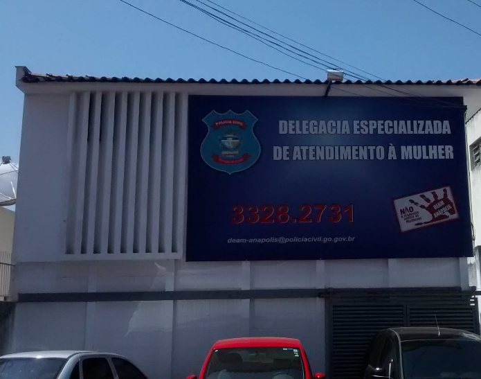 Mulher denuncia a ex após receber unhadas por todo corpo, em Anápolis