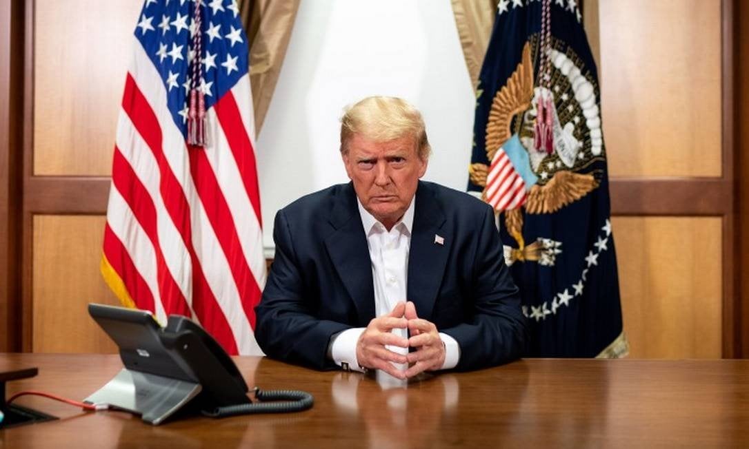 Foto divulgada pela Casa Branca supostamente mostra o presidente Donald Trump durante reunião com o vice-presidente, Mike Pence, com o chefe das Forças Armadas, Mark Milley, e com o secretário de Estado, Mike Pompeo