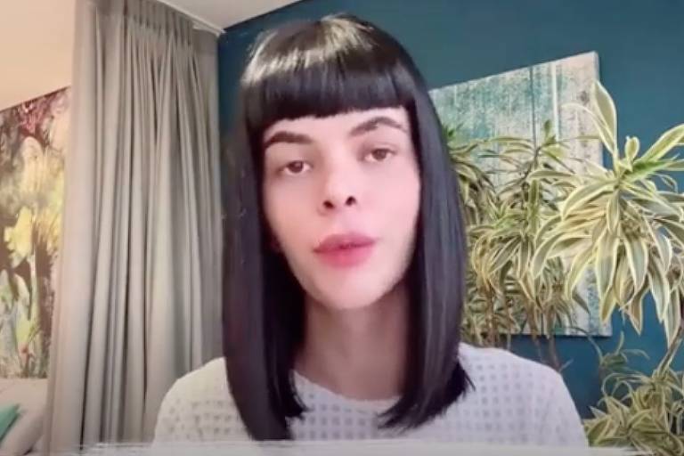 Modelo Alice Felis em live de Marília Mendonça (Reprodução)