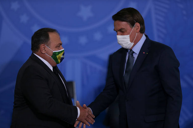 Governo admite oferta de vacina da Pfizer, mas diz que contrato era abusivo