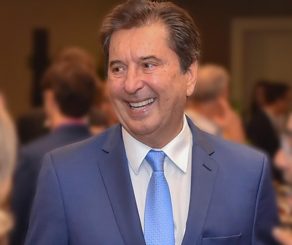 Maguito já tem períodos prolongados de despertar, diz boletim