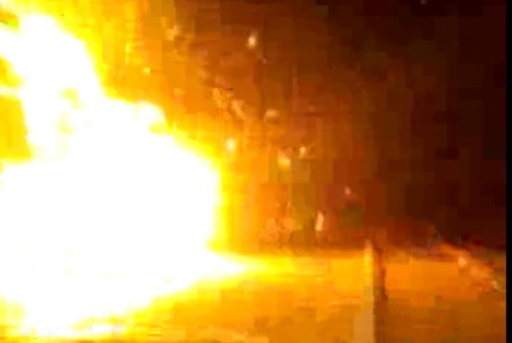 Momento em que o caminhão estava trafegando pela rodovia (Foto: Reprodução | Vídeo)