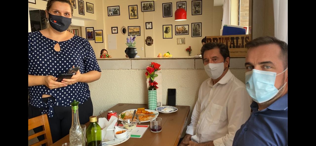 Em almoço com Gustavo, Maguito celebra torcida do Vila Nova