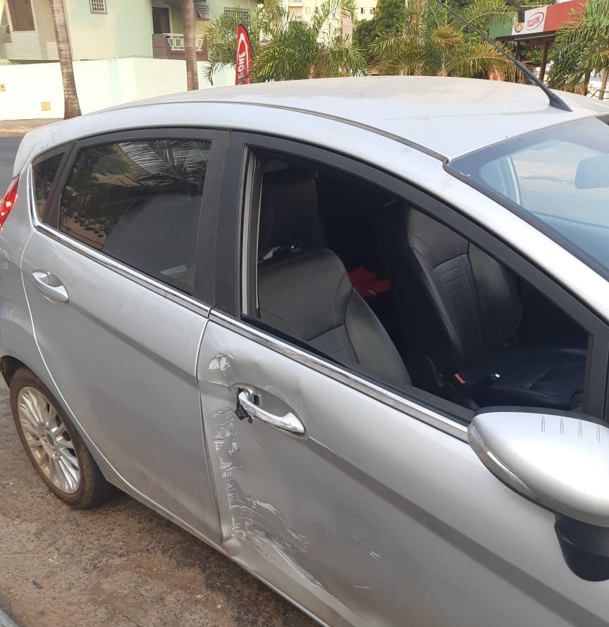 Fabrício Rosa teve veículo amassado por carro de som de Edson Automóveis