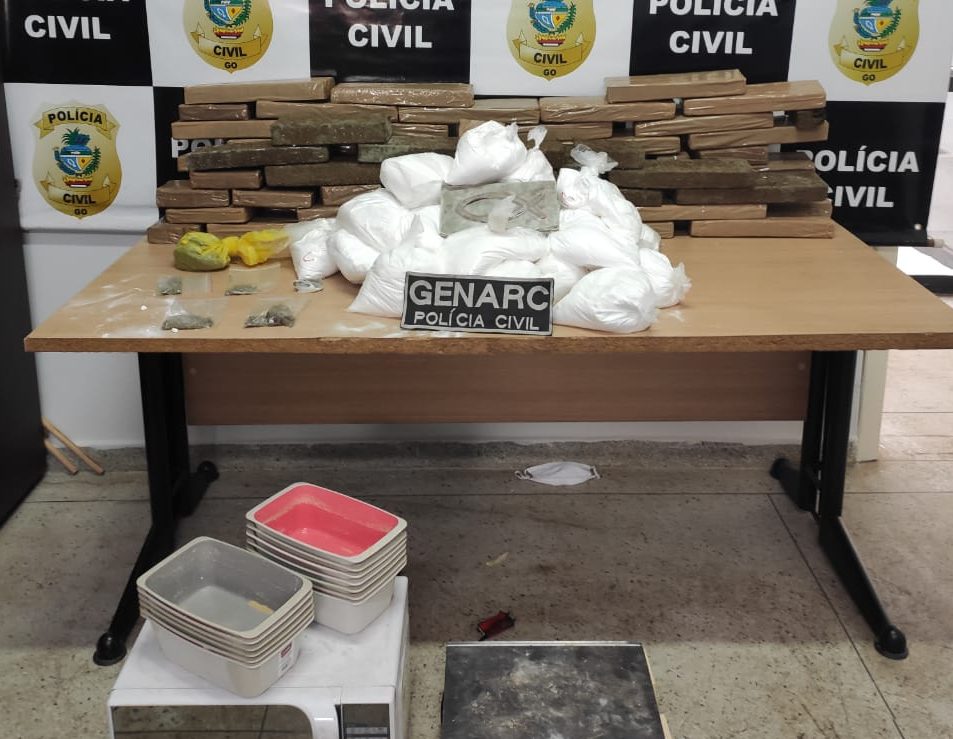 Um homem de 22 anos foi preso, na tarde desta quarta-feira (14), suspeito de tráfico de drogas, no Setor Marista, em Trindade. Foto: divulgação/PC