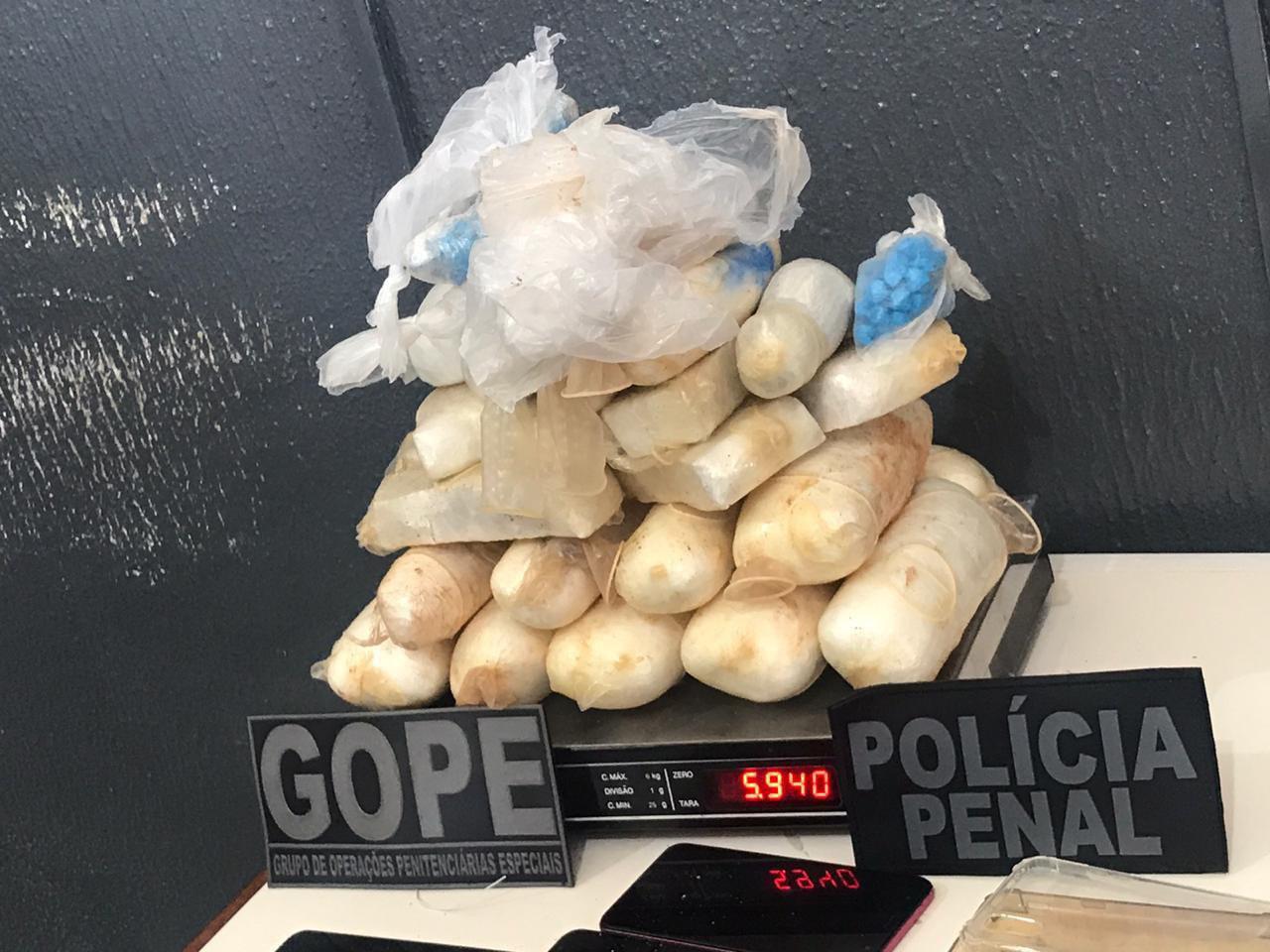 Polícias Penal e Militar interrompem tráfico em penitenciária de Aparecida