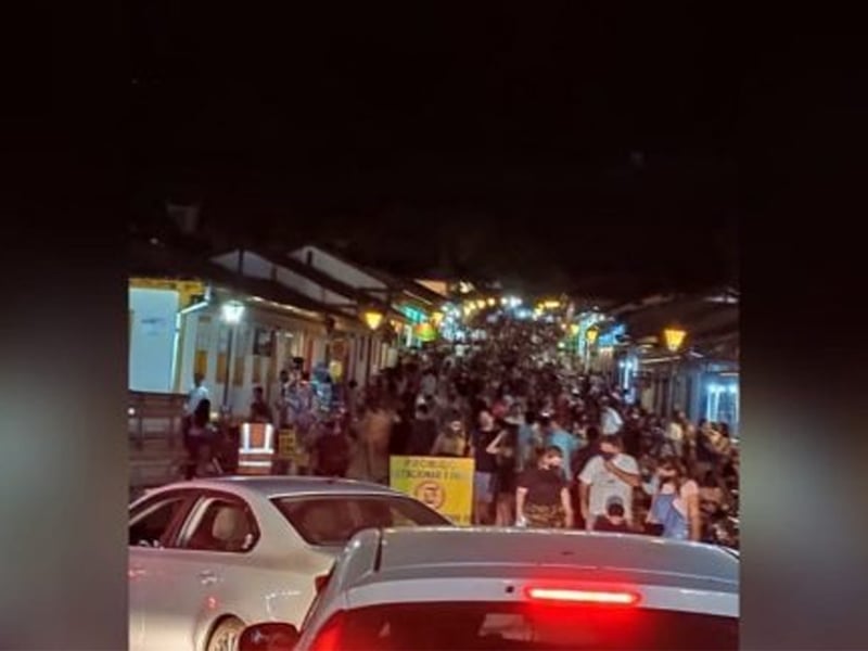 Aglomeração em Pirenópolis durante a pandemia (Foto: reprodução)