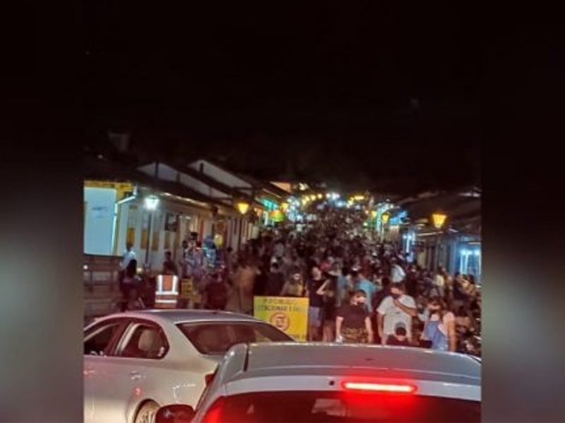 Aglomeração em Pirenópolis durante a pandemia (Foto: reprodução)