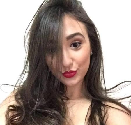 Um mês após a morte da jovem goiana Ana Karolina Lara na Argentina, a família conseguiu um voo para trazer o corpo da estudante para o Brasil. Foto: reprodução