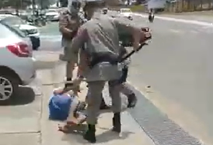 Homem é preso após ameaçar funcionários da Caixa com uma faca; vídeo