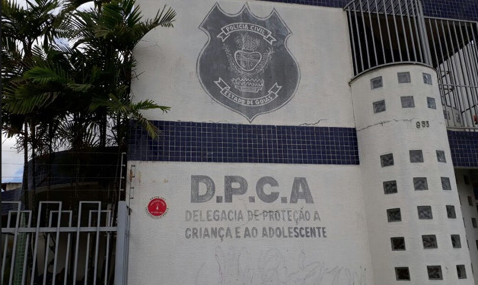 A mãe da criança de dois anos, que foi torturada em Goiânia, disse que o menino apanhou porque ''estava se coçando demais" por ter alergia à picada de insetos. A mulher e o marido foram presos suspeitos de tortura na tarde desta quarta-feira (15).