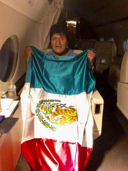 Evo Morales embarca em avião rumo ao México (Foto: Secretary of Foreign Affairs Office for Mexico/Reuters)