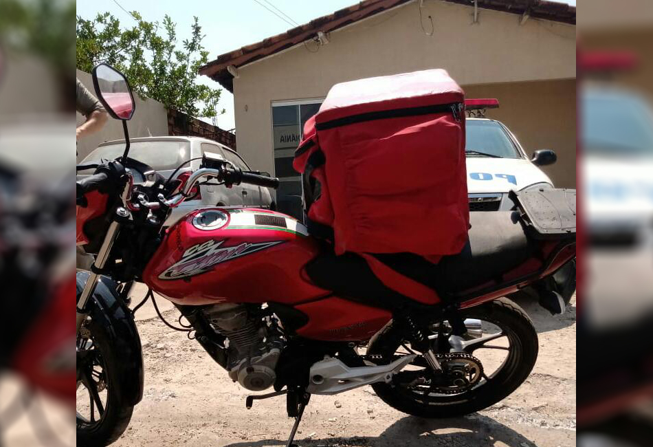 Um entregador por aplicativo foi preso suspeito de tráfico de drogas, em Aparecida de Goiânia, na modalidade 'Disque-Droga'. (Foto: divulgação/PM)