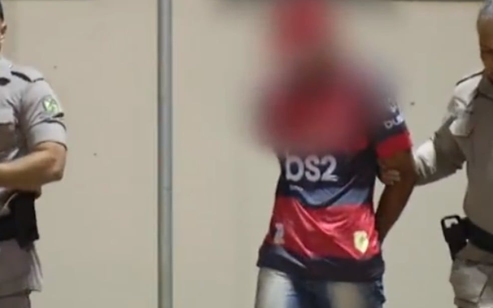 Um homem foi preso suspeito de pedofilia após a mãe dele confirmar a presença do filho em vídeos pornográficos, em Valparaíso. (Foto: reprodução/TV Anhanguera)