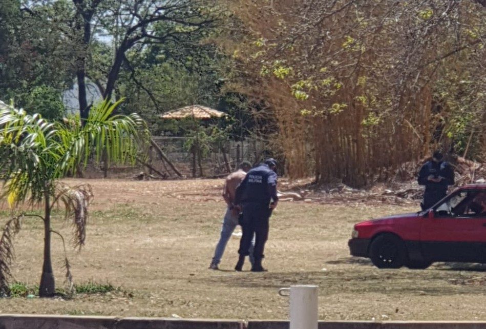 Homem é preso após tentar queimar ex-namorada viva, no DF Foto: Polícia Militar/Divulgação