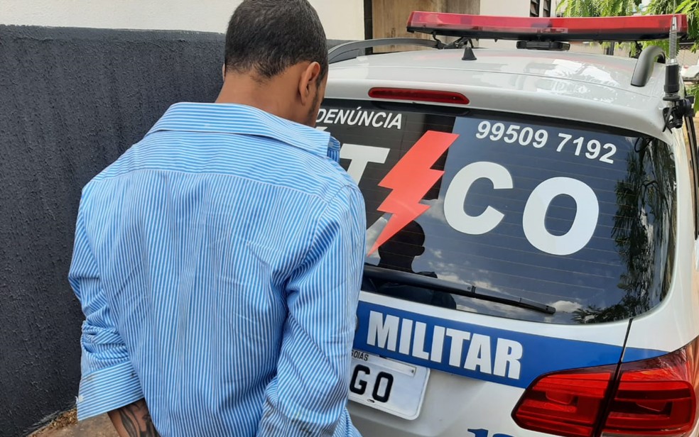 Lutador reage a assalto e imobiliza homem que tentou roubá-lo