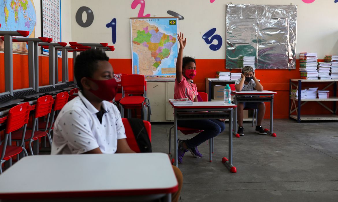 Sala de aula com número reduzido de estudantes em São Paulo (Foto: REUTERS / Amanda Perobelli)