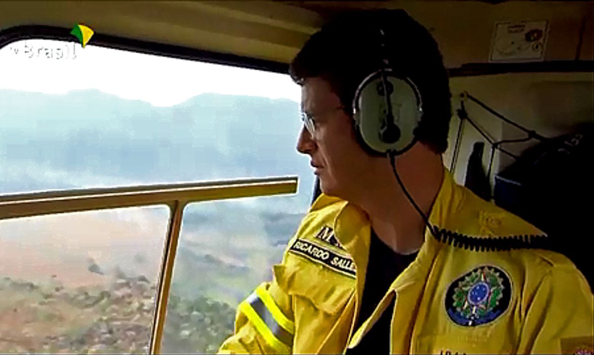 Ministro Salles acompanha incêndio na Chapada dos Veadeiros