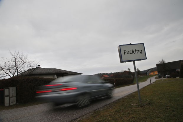 Cidade chamada Fucking mudará de nome após fotos de turistas