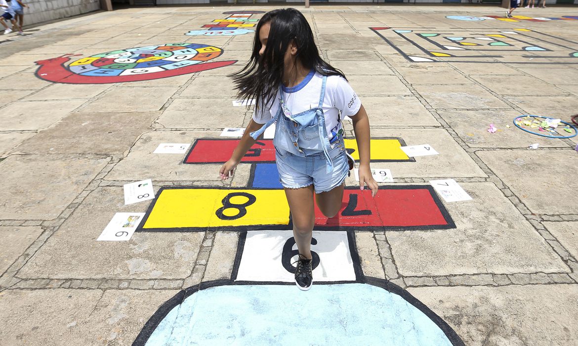 Isolamento social culminou no fim das atividades externas para crianças durante a pandemia (Marcelo Camargo/Agência Brasil)