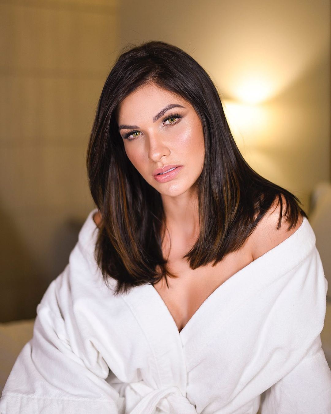 Após separação, Andressa Suíta muda visual e aparece morena