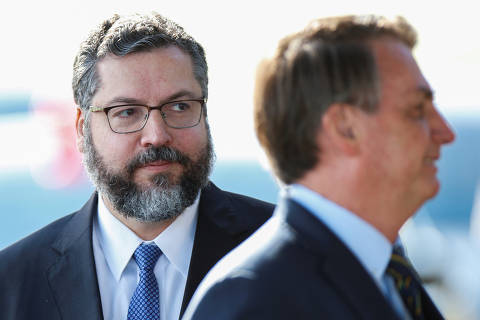 Ernesto Araújo repudia invasão ao Congresso dos EUA, mas defende questionamento do resultado das eleições