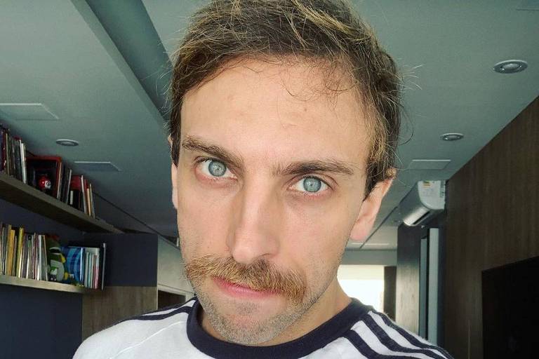 Léo Lins acusa advogado que o comparou a Hitler de agredir idosa