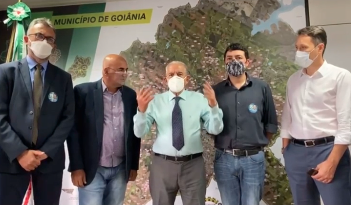 Prefeito Iris Rezende ao lado de deputados estaduais e vereador do MDB (Foto: Reprodução)