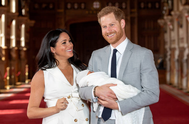 Príncipe Harry e Meghan apresentam seu filho (Foto: Reuters)