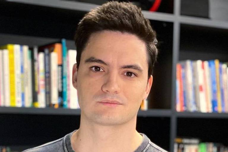 Publicações misteriosas do youtuber deixam fãs preocupados. Felipe Neto pede que todos se afastem dele na internet nas redes sociais